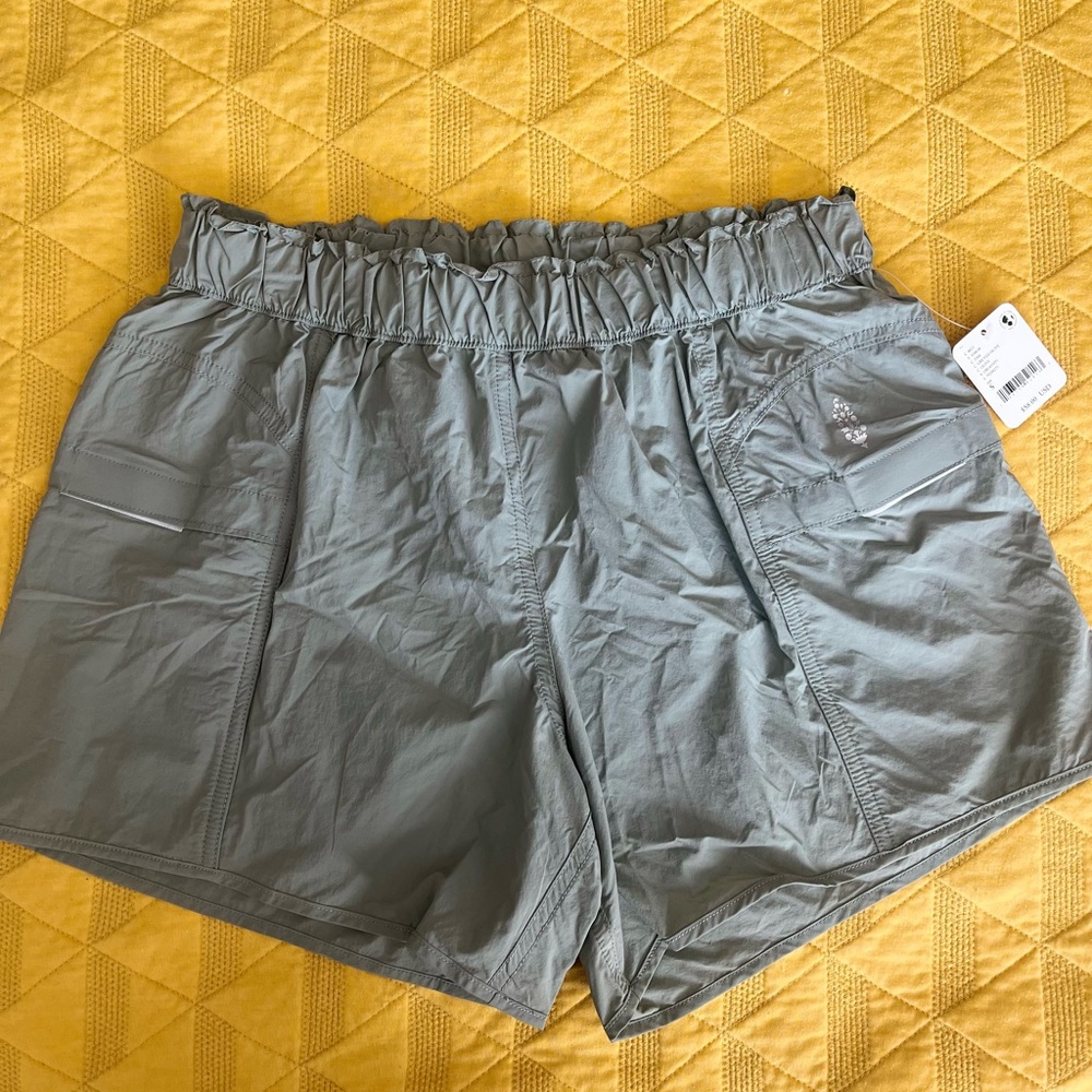 Free People FP Movement In The Wild Short Greyed Olive NWT - Picture 6 of 10